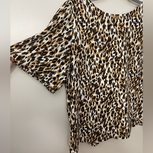 Banana Republic Animal Print Top - Picture 4 of 6